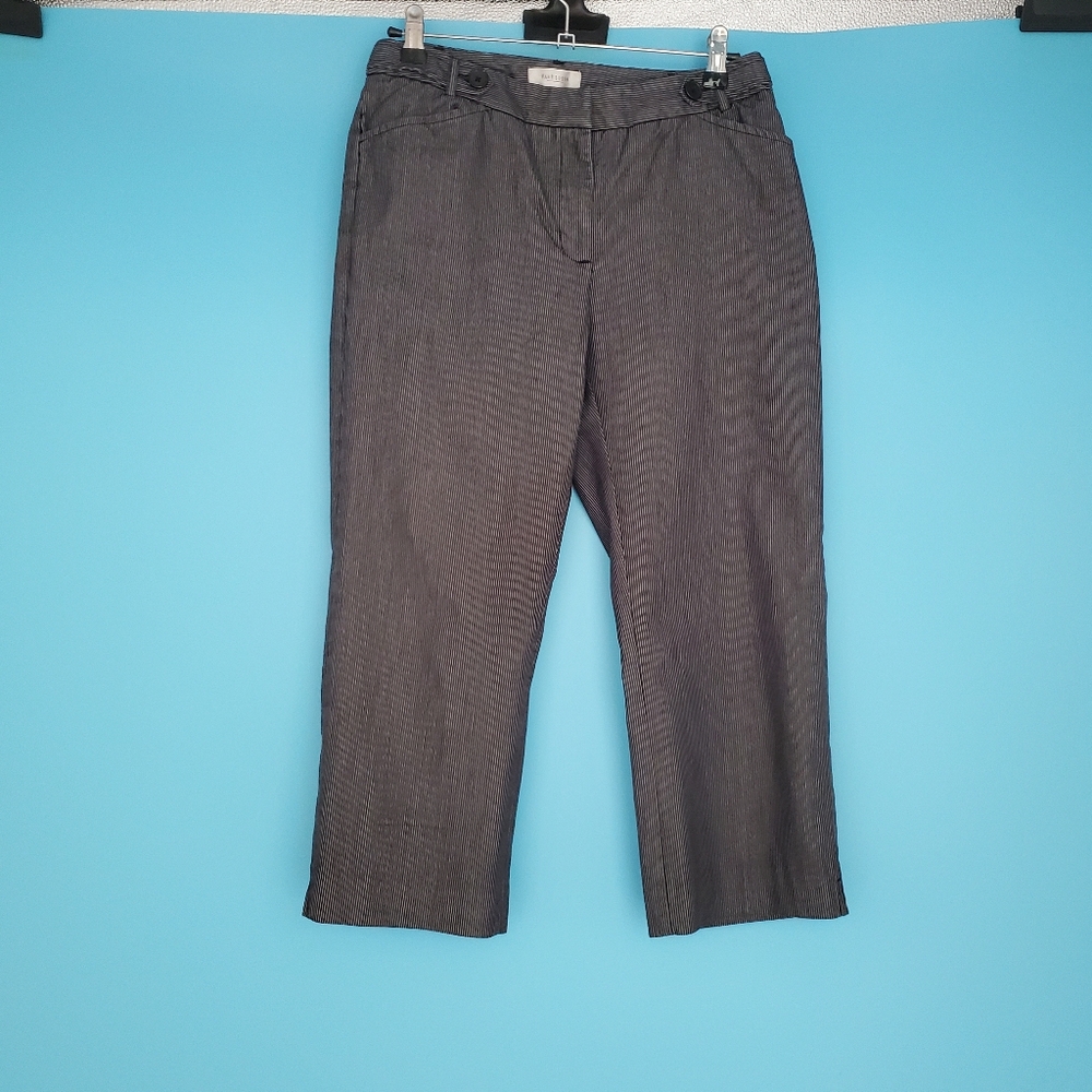 Van Heusen Trousers Size 2 Capri Pinstriped Mid Rise Black